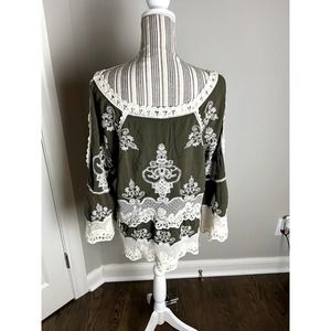 Democracy BOHO PEASEANT STYLE PULLOVER OLIVE GREEN embroidered TOP LACE TRIM